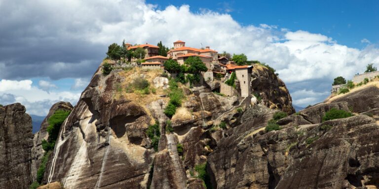 Die Klöster von Meteora – wie kamen die Steine auf den Berg?