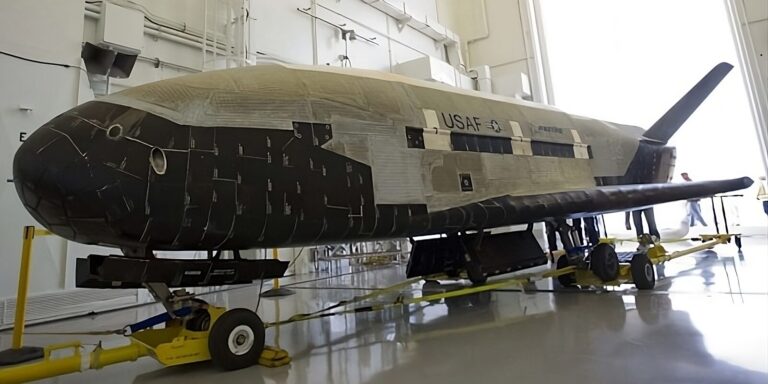 Nach 674 Tagen im All: Was machte die X-37B wirklich?