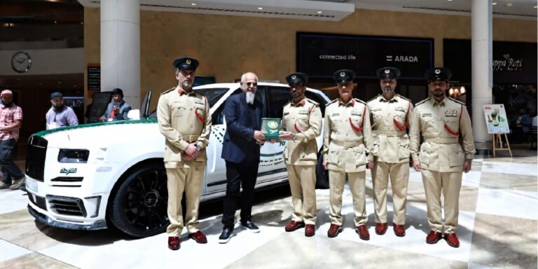 Polizei von Dubai fährt mit getuntem Rolls-Royce Streife