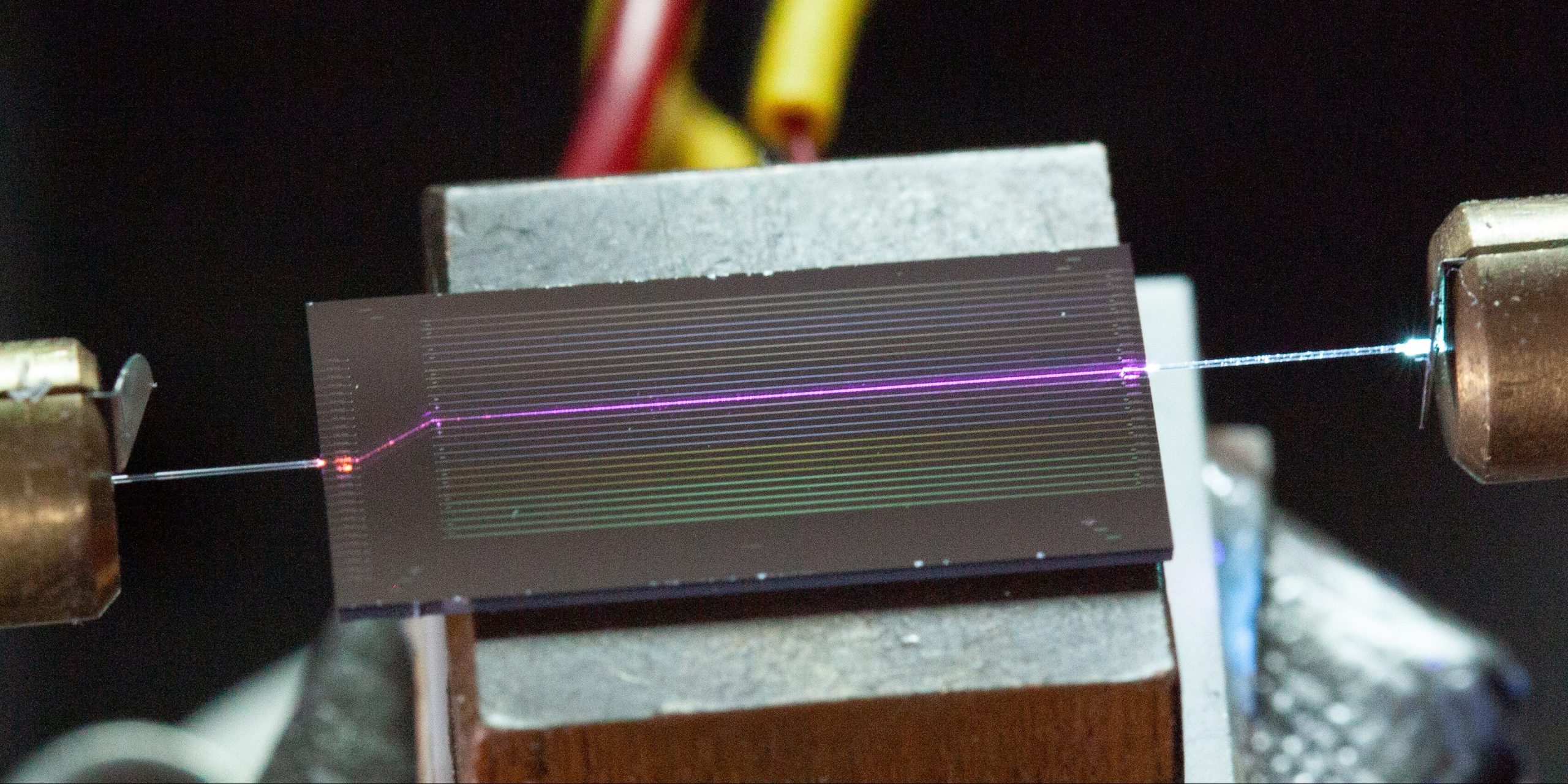 Photonik-Revolution: Wie UV-Licht jetzt Computerchips erobert