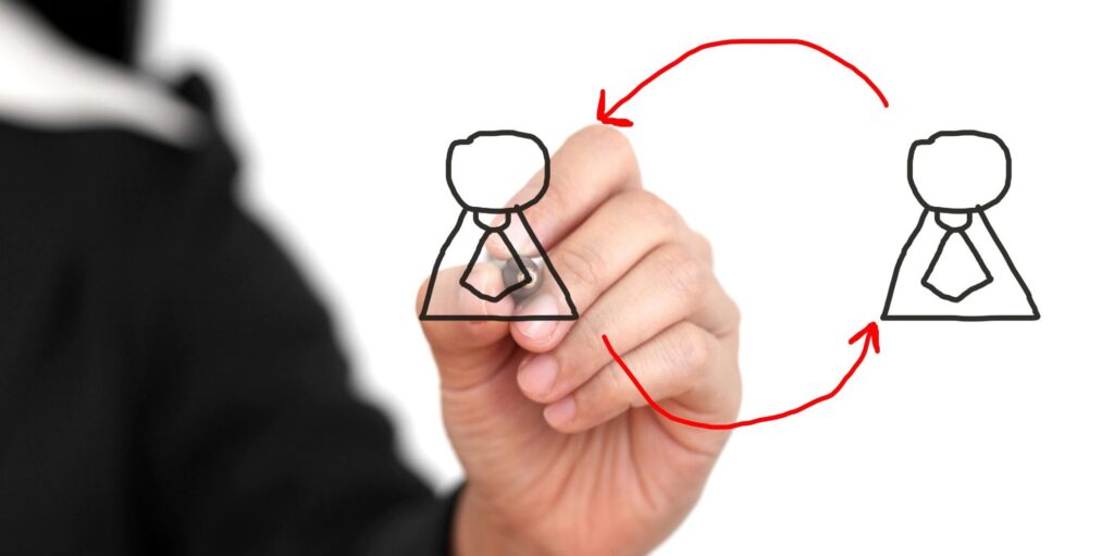 Bild einer Geschäftshand, die „Job Rotation“ für das Konzept von Personalbeschaffung