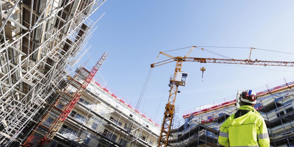 Die EU-Gebäuderichtlinie EPBD schreibt vor, dass für alle größeren Neubauten  ab 2030 eine Berechnung des Treibhauspotenzials über den gesamten  Lebenszyklus vorliegen soll.