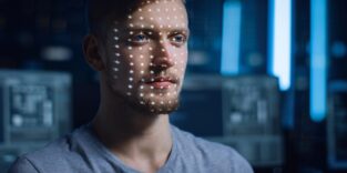 Mann mit Pixeln im Gesicht