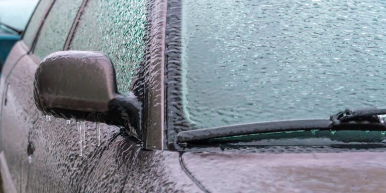 Autoscheibe enteisen mit reiner Physik und ganz ohne Chemie