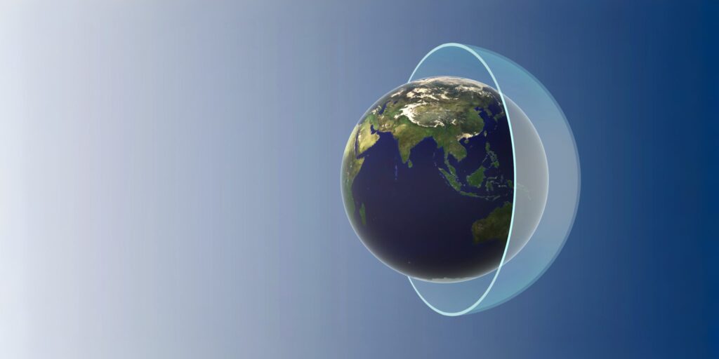 Erdatmosphäre mit der schützenden Ozonschicht in der Stratosphäre