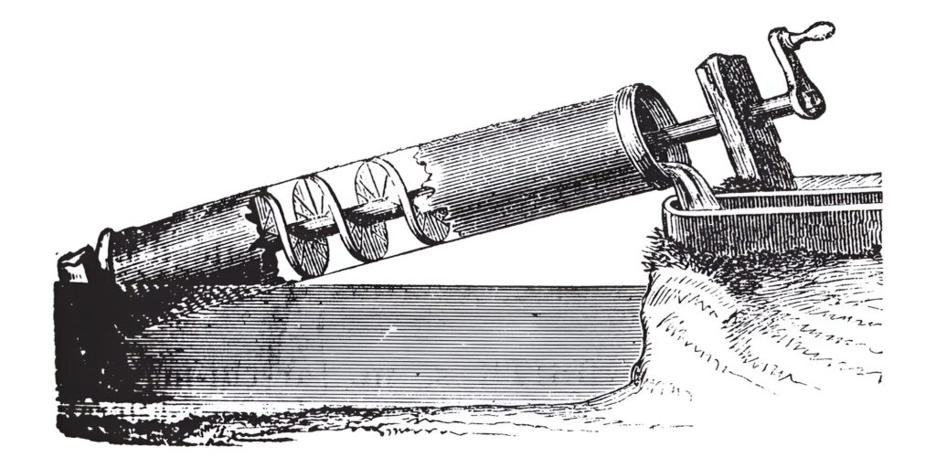 Historische Schwarz-Weiß-Zeichnung einer Archimedischen Schraube, die schräg in einem Wasserbecken liegt und über eine Handkurbel angetrieben wird.