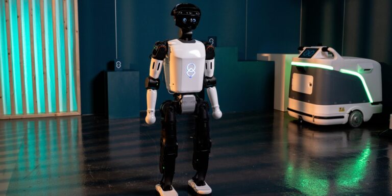 United Robotics Group stellt zur CES neuen Roboter auf die Beine