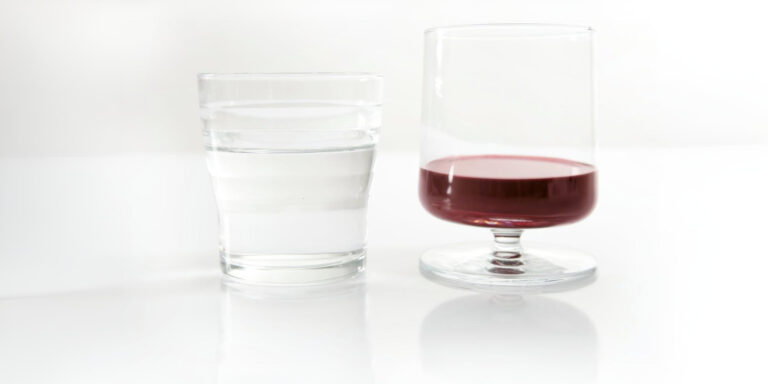 TFA bedroht Wasser und Wein: Warum die PFAS-Belastung wächst