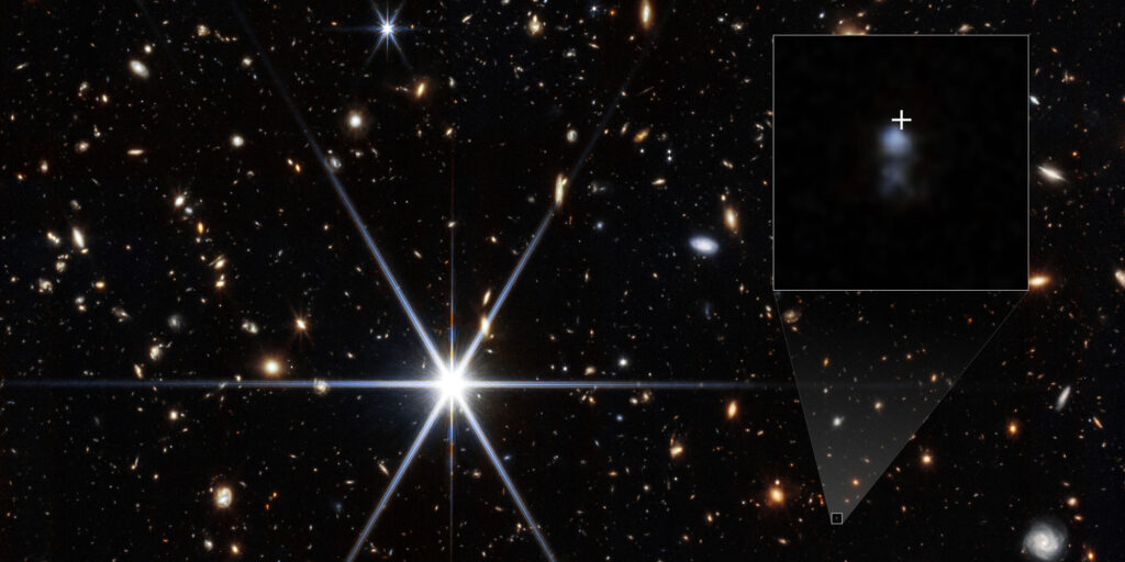 Webb-Aufnahme eines tiefen Galaxienfelds mit vergrößertem Ausschnitt der lichtschwachen Wirtsgalaxie von FRB 20240304B.