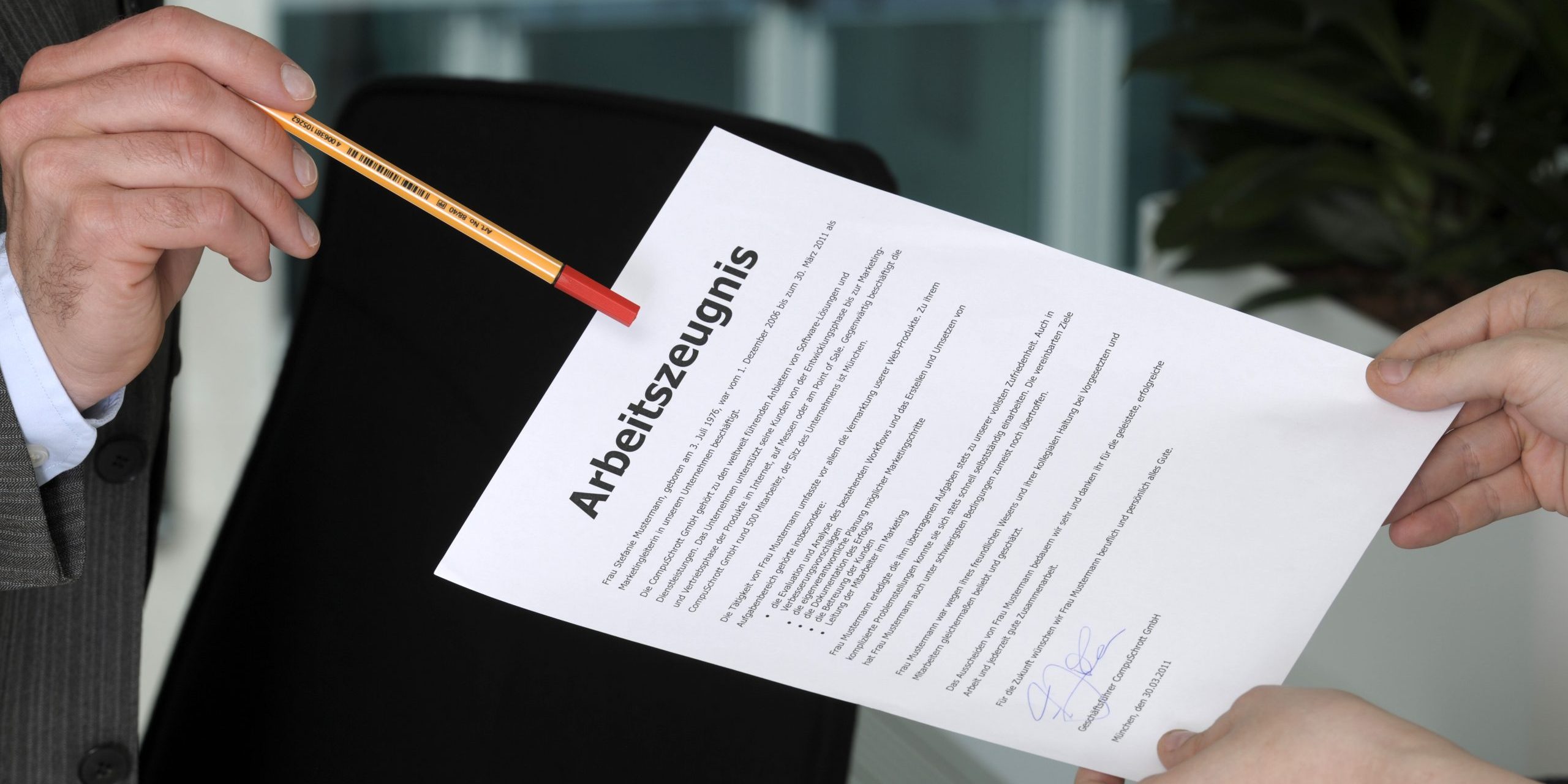 Heiko Mell analysiert Arbeitszeugnisse: Diese Formulierungen drücken die Note