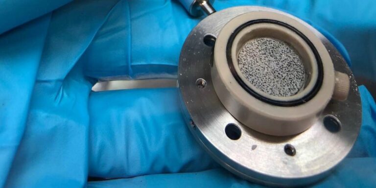 Zinn-Schaum macht Lithium-Batterien leistungsfähiger